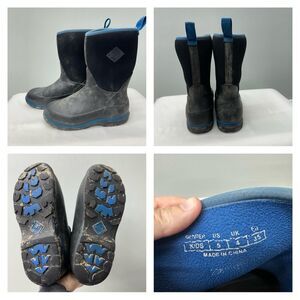 Muck Boots kids youth 5 (big kids) black and blue insulated waterproof.